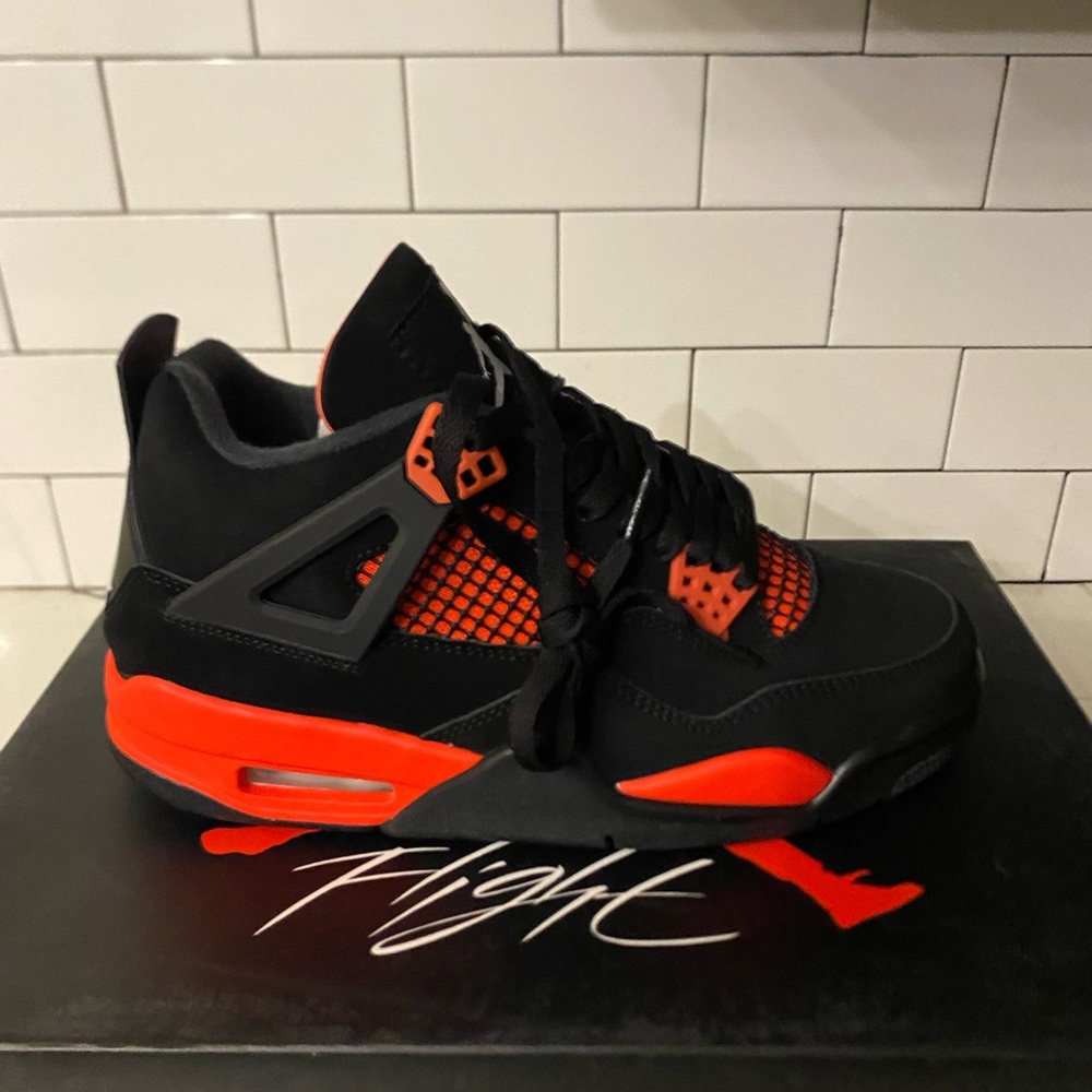 Mens Jordan Retro 4 Red Thunder Size 7.